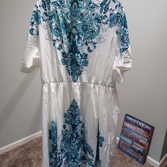 #350 NWOT Women's Plus Bloomchic Dress - Picture 3 of 4